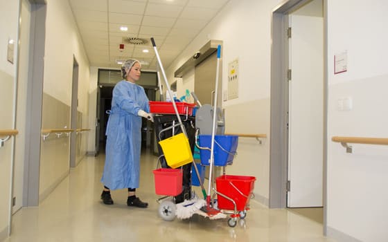 higiene-del-medio-hospitalario-y-limpieza-de-material