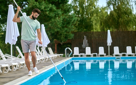 mantenimiento-y-limpieza-de-los-equipos-e-instalaciones-de-las-piscinas